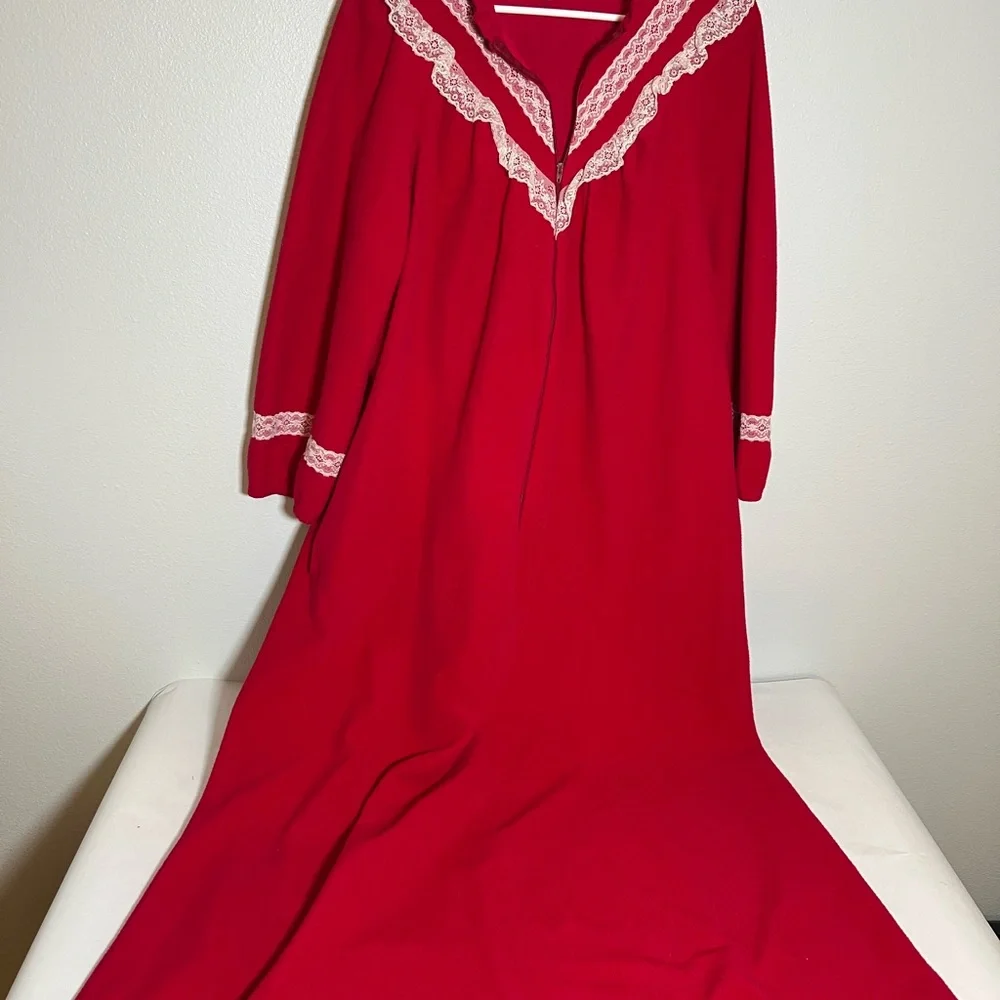 Vintage Sears nightgown size‎ L red lace collar